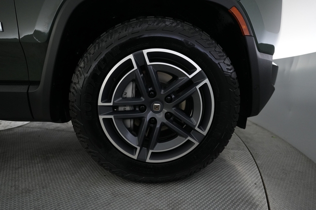 2025 Rivian R1S