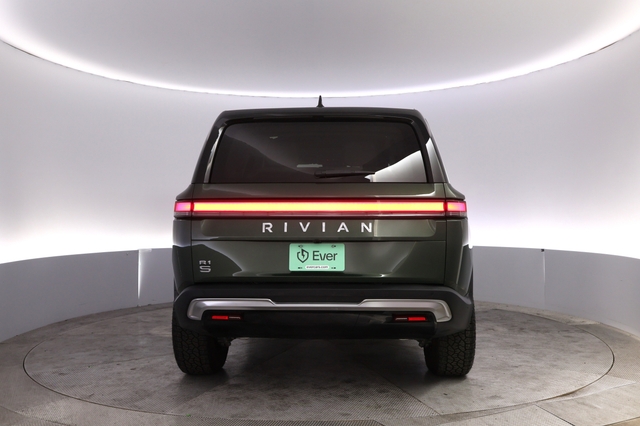 2025 Rivian R1S
