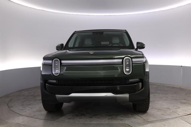 2025 Rivian R1S — photo 9 of 24