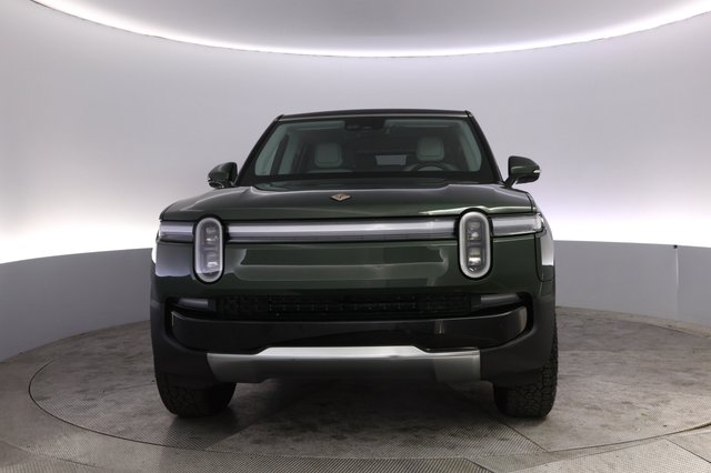 2025 Rivian R1S — photo 9 of 24