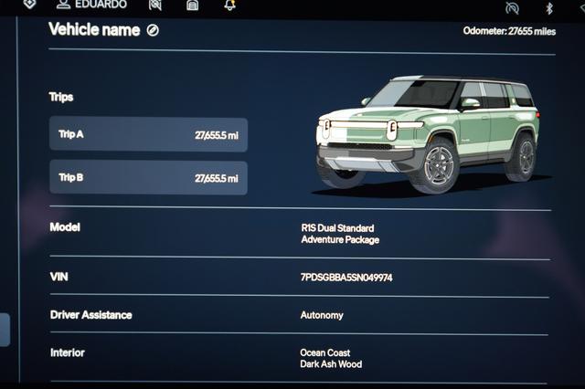 2025 Rivian R1S — photo 5 of 24