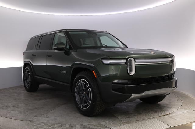 2025 Rivian R1S — photo 10 of 24