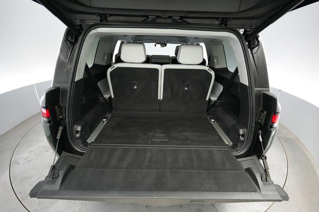 2025 Rivian R1S — photo 6 of 24