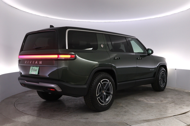 2025 Rivian R1S