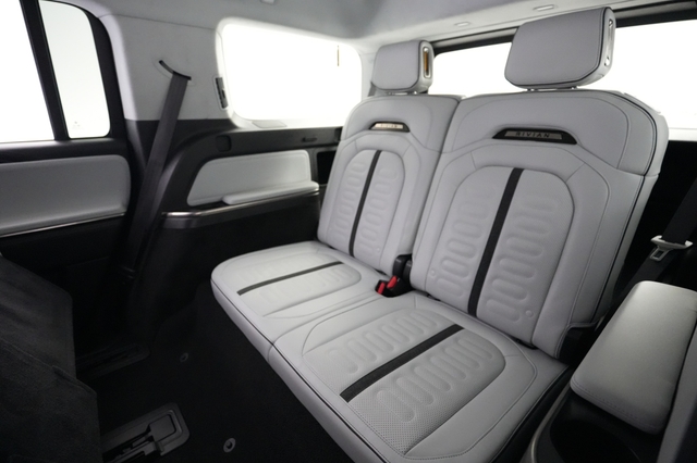 2025 Rivian R1S