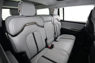 2025 Rivian R1S — photo 4 of 24