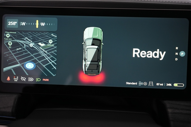 2025 Rivian R1S