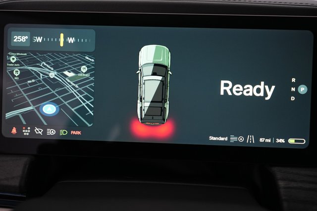 2025 Rivian R1S — photo 23 of 24