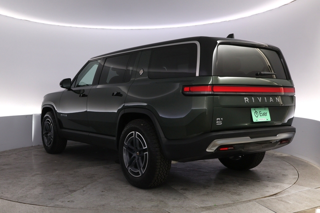 2025 Rivian R1S