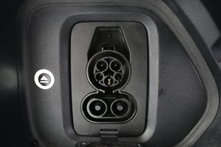 2025 Rivian R1S — photo 8 of 24