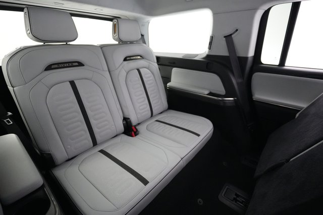 2025 Rivian R1S — photo 21 of 24