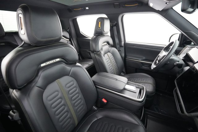2026 Rivian R1T — photo 18 of 25