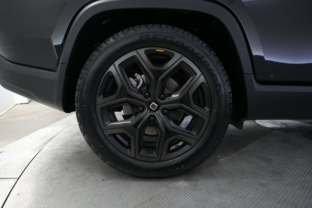 2026 Rivian R1T — photo 17 of 25