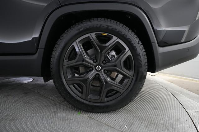 2026 Rivian R1T — photo 7 of 25