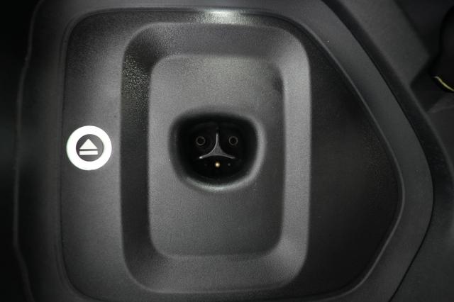 2026 Rivian R1T — photo 8 of 25