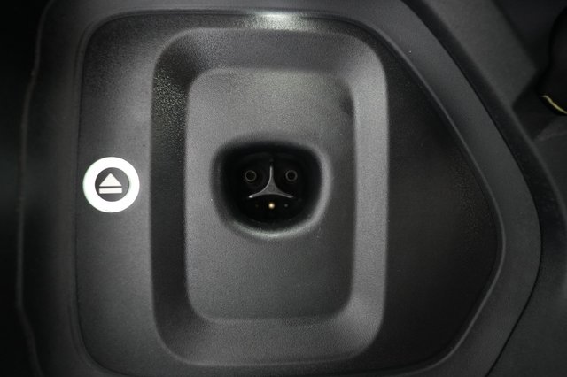 2026 Rivian R1T — photo 8 of 25
