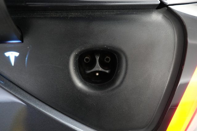 2023 Tesla Model 3 — photo 8 of 24