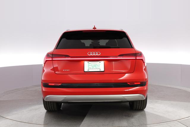 2019 Audi e-tron — photo 9 of 31
