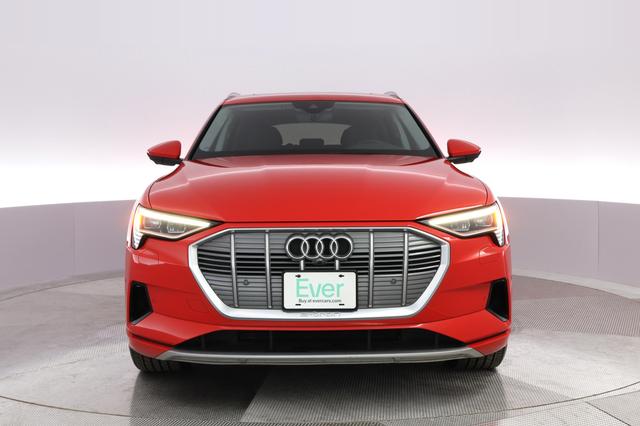 2019 Audi e-tron — photo 5 of 31