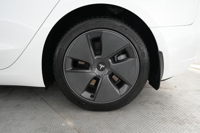 2023 Tesla Model 3 — photo 7 of 28