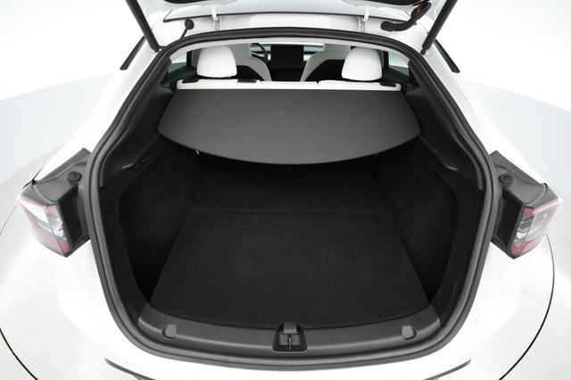 2023 Tesla Model Y — photo 6 of 22