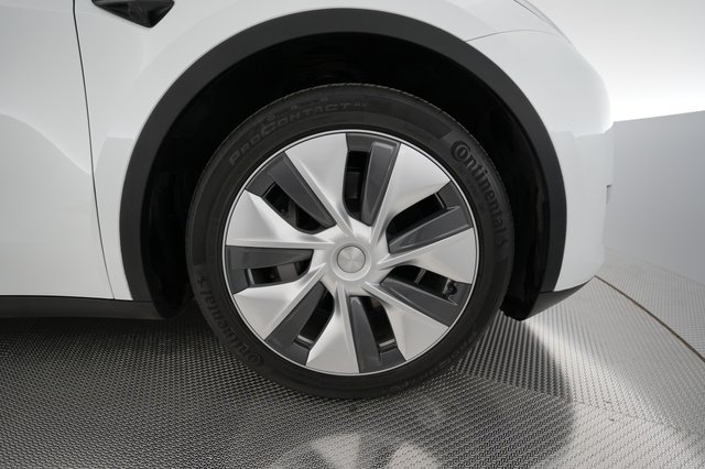 2023 Tesla Model Y — photo 13 of 22
