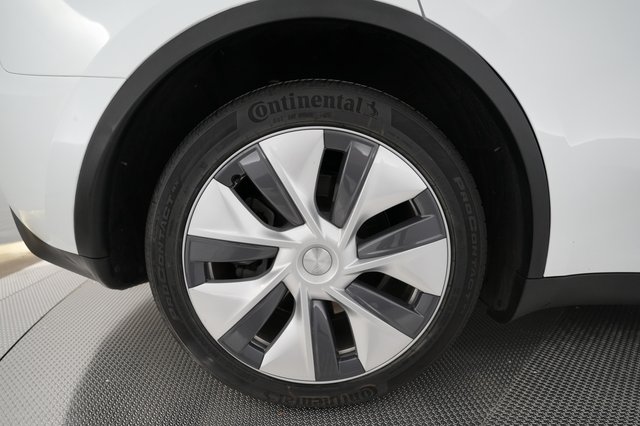 2023 Tesla Model Y — photo 7 of 22