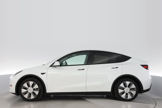 2023 Tesla Model Y — photo 12 of 22