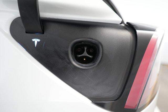 2023 Tesla Model Y — photo 8 of 22