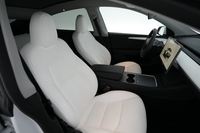 2023 Tesla Model Y — photo 16 of 22