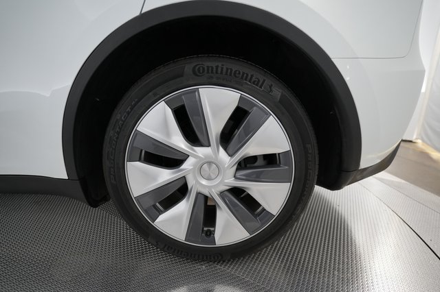 2023 Tesla Model Y — photo 15 of 22