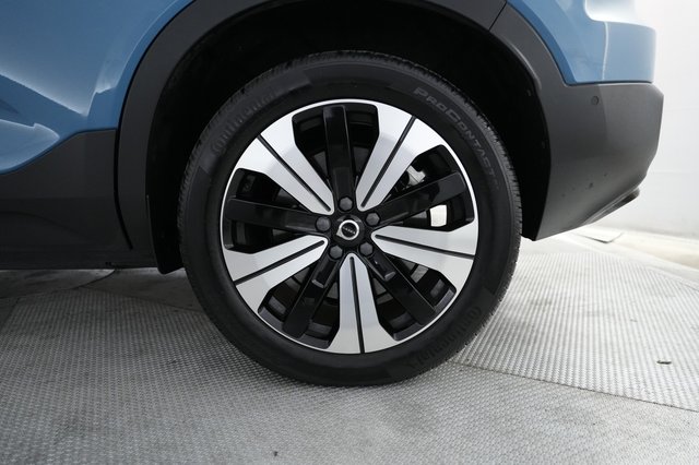 2023 Volvo XC40 Recharge — photo 7 of 22