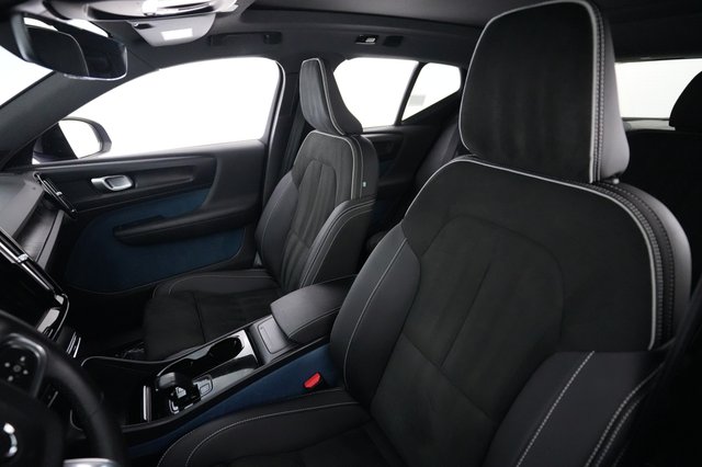 2023 Volvo XC40 Recharge — photo 3 of 22