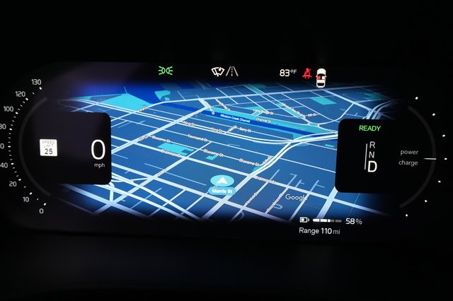 2023 Volvo XC40 Recharge — photo 5 of 22