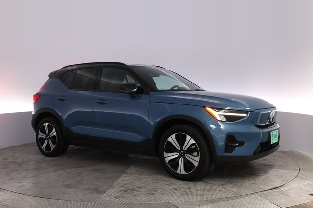 2023 Volvo XC40 Recharge — photo 11 of 22