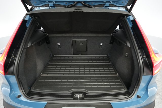 2023 Volvo XC40 Recharge — photo 6 of 22