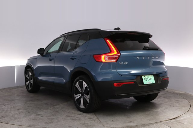 2023 Volvo XC40 Recharge — photo 13 of 22