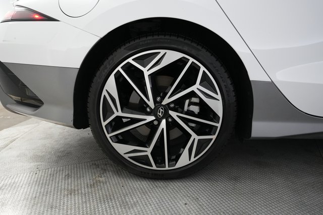 2024 Hyundai IONIQ 6 — photo 17 of 23