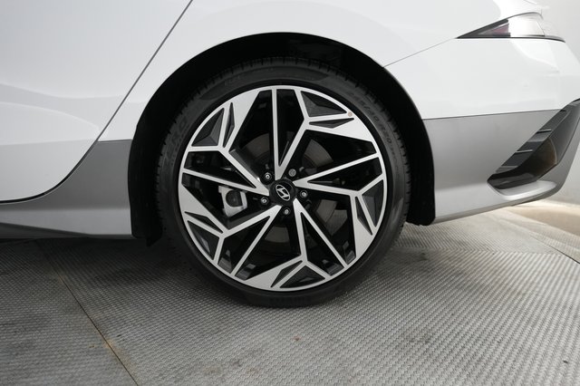2024 Hyundai IONIQ 6 — photo 7 of 23