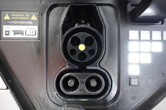 2024 Hyundai IONIQ 5 — photo 8 of 23