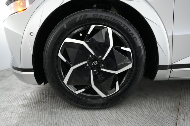 2024 Hyundai IONIQ 5 — photo 15 of 23