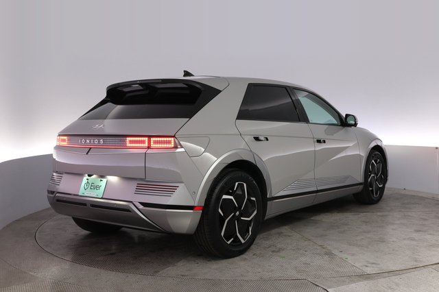 2024 Hyundai IONIQ 5 — photo 2 of 23
