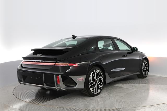 2024 Hyundai IONIQ 6 — photo 9 of 27