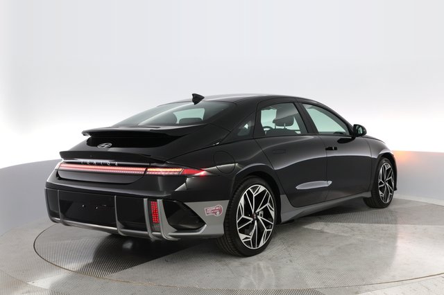 2024 Hyundai IONIQ 6 — photo 9 of 27