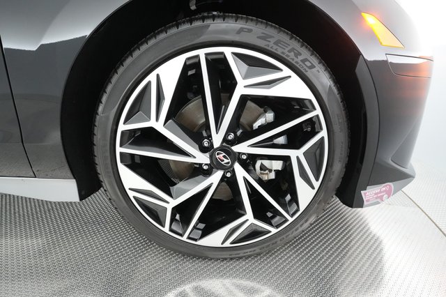 2024 Hyundai IONIQ 6 — photo 15 of 27