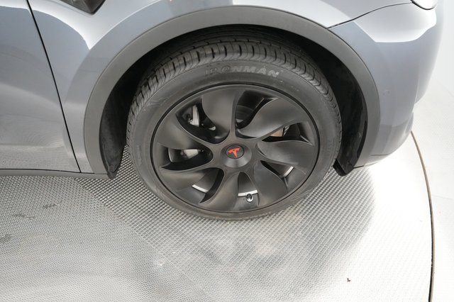 2022 Tesla Model Y — photo 14 of 24