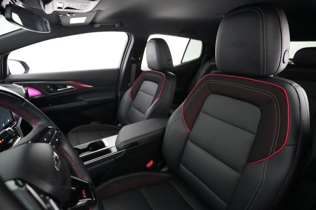 2024 Chevrolet Equinox EV — photo 3 of 23
