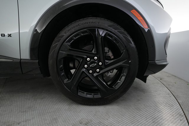 2024 Chevrolet Equinox EV — photo 16 of 23