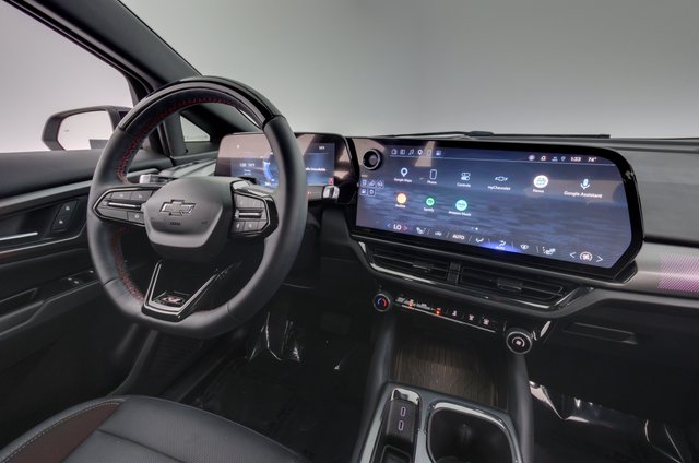 2024 Chevrolet Equinox EV — photo 20 of 23