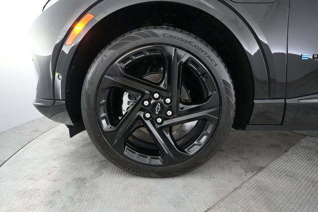 2024 Chevrolet Equinox EV — photo 15 of 20